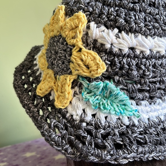 Beach Bunny Accessories - Crochet cotton sunflower hat medium new airy